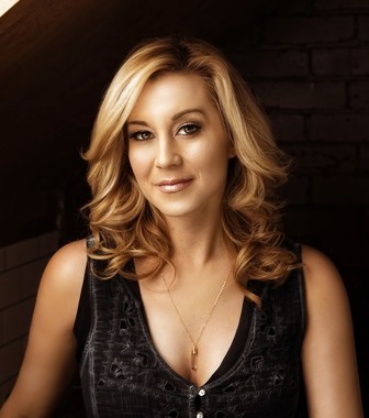 Kellie Pickler brings her hits and authenticity to the stage at Hard Rock Rocksino Northfield Park
