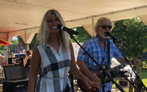 VIC'S CORNER: SMITH PARK WITH MUSIC BY THE SIVERCREEK DUO - PHOTOS BY KATIE MILANI