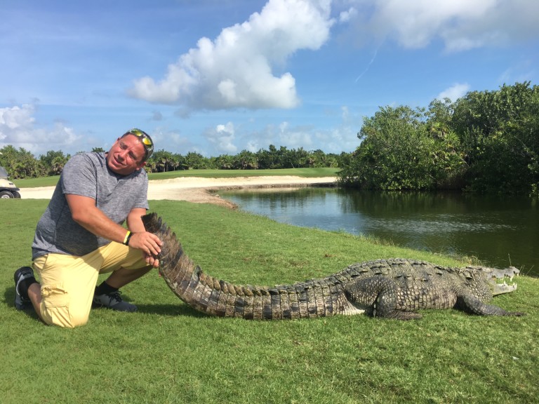 Ohio man lives on the edge – encounters crocodile while on vacation in Mexico