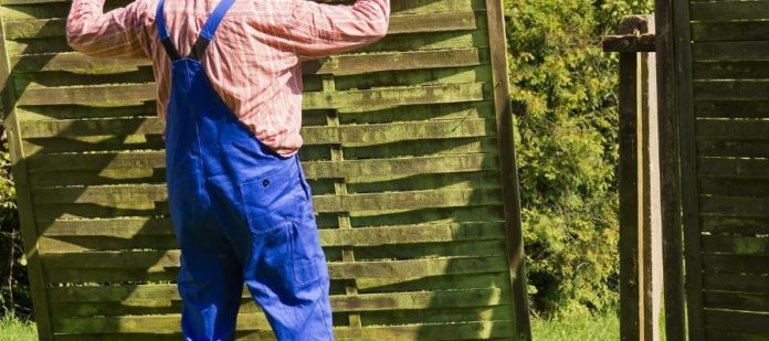 Why Using a Professional Fencing Company Is Worth It