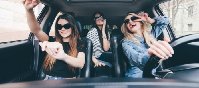 5 Essential Tips for Going on a Road Trip With Friends