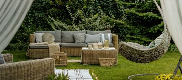 How To Create a Perfectly Cozy Outdoor Space